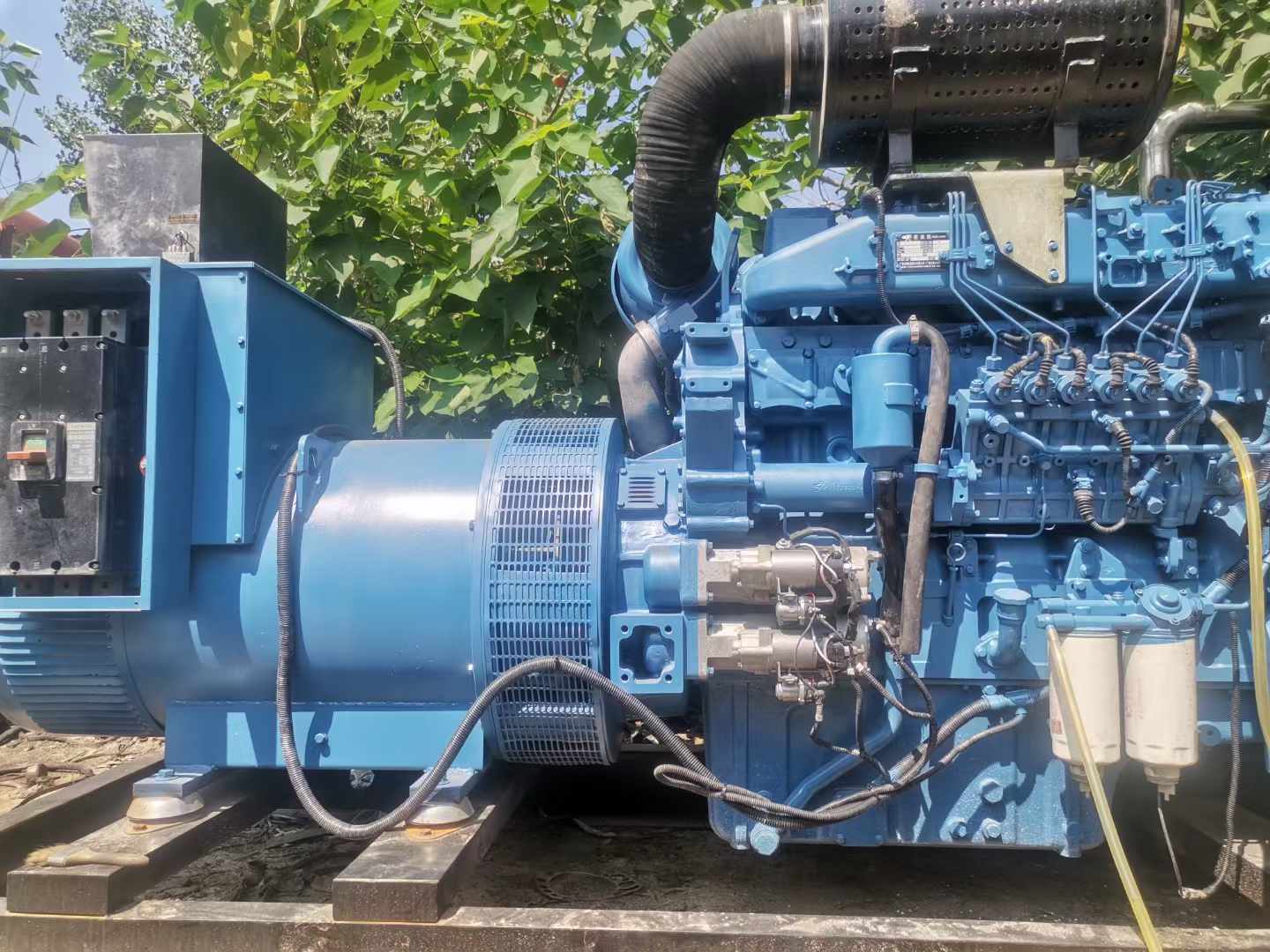 上犹详细说明降低 800kW 柴油发电机输出电流波动的方法